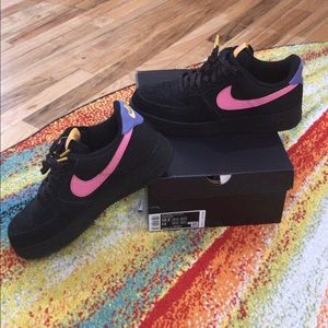 Nike Air Force 1 LV8 Black/Magic Flamingo